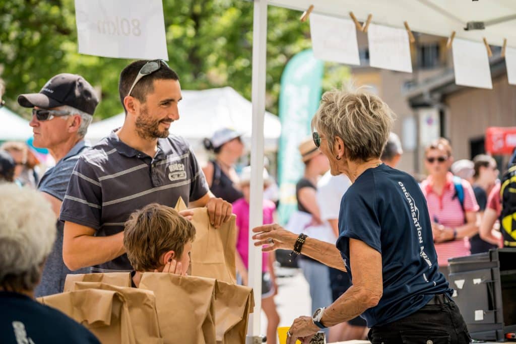 Volunteers La Transju Cyclo bicycle race in the Jura